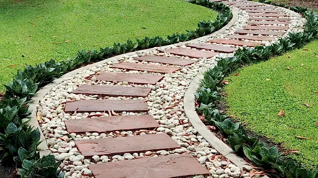 Doğal Taşlarla Bahçe Düzenlemesi