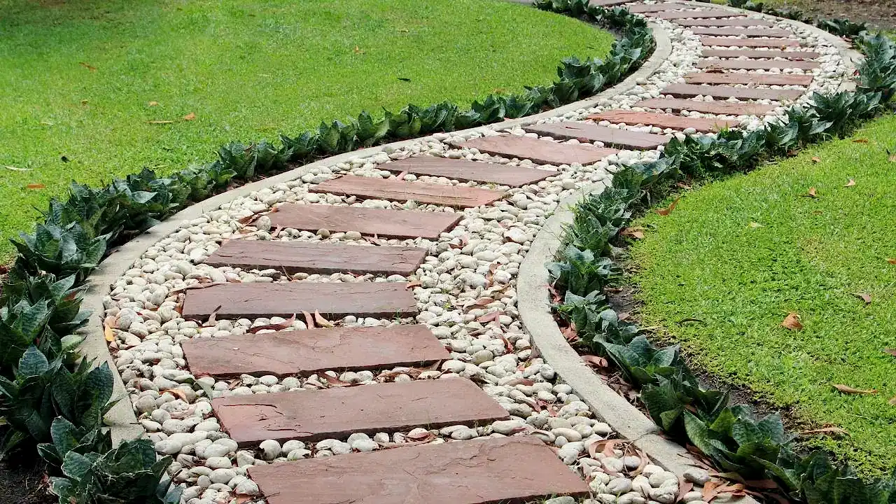 Doğal Taşlarla Bahçe Düzenlemesi